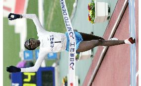 Kenyan Ndereba wins in Osaka with solid run