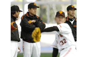 Baseball players begin training for the 2006 season