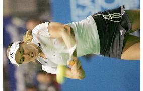 Hingis rumbles over Cho at Toray Pan Pacific Open