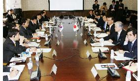 Japan, S. Korea OK to double size of currency swap deal