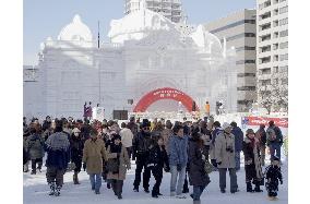 Annual snow festival begins in Sapporo