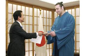 Japan presents sumo rings, mat to Bulgarian sumo wrestler Kotooshu