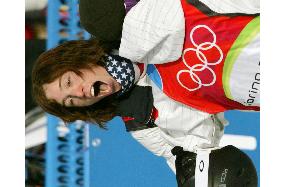 White of U.S. wins men's halfpipe snowboard