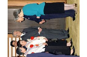 Emperor, empress meet medical prize winners