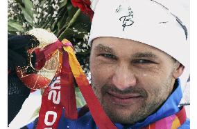 Estonian Veerpalu wins gold in men's 15-km classical