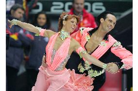 Italian pair takes lead in compulsory ice dancing