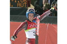 Austria's Raich wins men's alpine skiing giant slalom