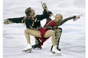 Russia's Navka, Kostomarov win ice dancing competition