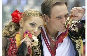 Russia's Navka, Kostomarov win ice dancing competition