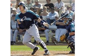 Jojima delivers 1st hit in Mariners intrasquad game