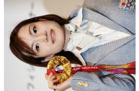 Women's figure skating gold medalist Arakawa returns home