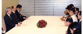 S. Korean opposition head urges Koizumi to fix history issue
