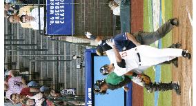 Team Japan manager Oh watches USA thumps Mexico at WBC