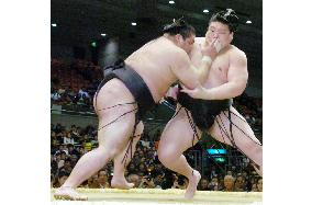 Tochiazuma bounces back for 2nd win at spring sumo