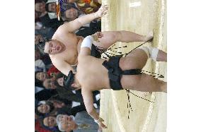 Asashoryu scores 3rd win at spring sumo