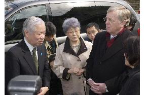 U.S. ambassador visits site Japanese girl was abducted to N. Korea