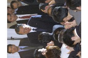 Ozawa beats Kan to become new DPJ president