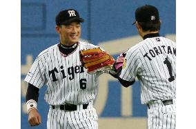 Tigers' Kanemoto marks record of 903 consecutive games