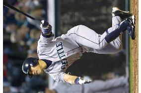 Mariners' Jojima scores 3 runs against Indians