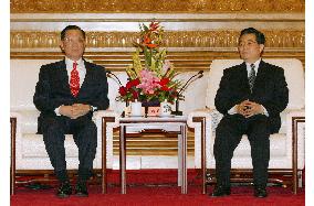 Hu meets Taiwan ex-opposition leader Lien
