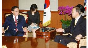 Yamasaki meets S. Korean foreign minister