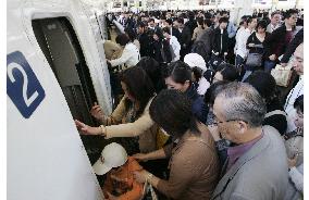 Golden Week travelers pack airports, rail stations, highways in Japan