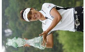 Oyama cruises to 6-shot victory at Salonpas World Ladies