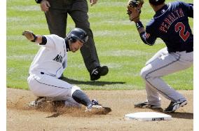 Mariners' Ichiro marks 200th stolen base of his career in MLB