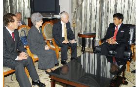 Yokotas meet Thai foreign minister to discuss N. Korea abduction