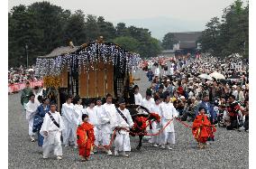 Aoi festival dating back 1,400 years held in Kyoto