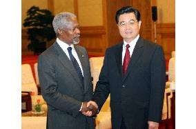Annan meets with Hu