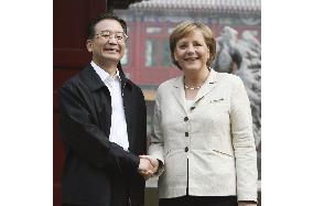 German chancellor meets with Chinese premier