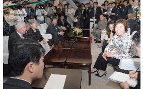 Kim Young Nam's kin visit Niigata, sister meets governor