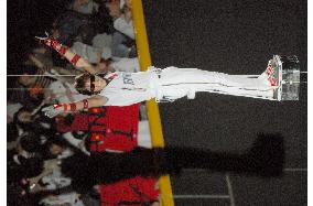 Shinjo makes rock-star entrance from roof of Sapporo Dome