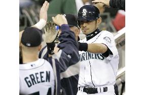 Ichiro records 2,500 hits in Japan, major leagues