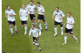 Lahm gives Germany 1-0 lead against Costa Rica