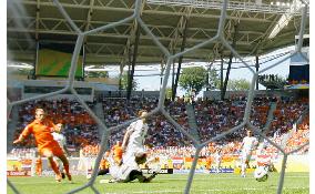 Netherlands beat Serbia and Montenegro 1-0 in Group C game