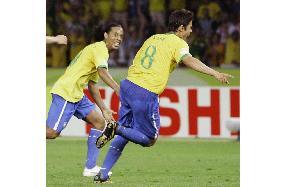 Holders Brazil off to winning start in 2006 World Cup finals