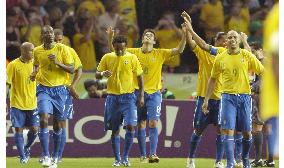 Holders Brazil off to winning start in 2006 World Cup finals