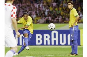 Holders Brazil off to winning start in 2006 World Cup finals