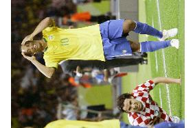 Holders Brazil off to winning start in 2006 World Cup finals