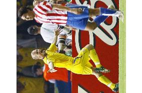 Ljungberg's late winner sees off Paraguay