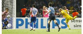 Ljungberg's late winner sees off Paraguay