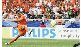 Netherlands beat Ivory Coast, through to 2nd round