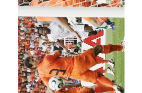 Netherlands beat Ivory Coast, through to 2nd round