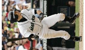 Mariners' Ichiro extends his hitting streak to 18 games