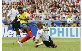 Beckham free kick puts England in World Cup quarterfinals