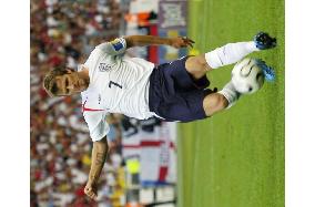 Beckham free kick puts England in World Cup quarterfinals