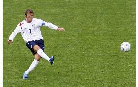 Beckham free kick puts England in World Cup quarterfinals