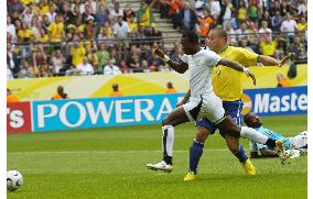 Brazil breeze into World Cup quarterfinals